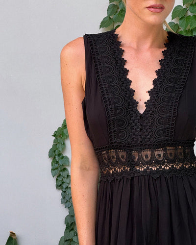 Aurélie | Elegant V-Neck Lace Dress