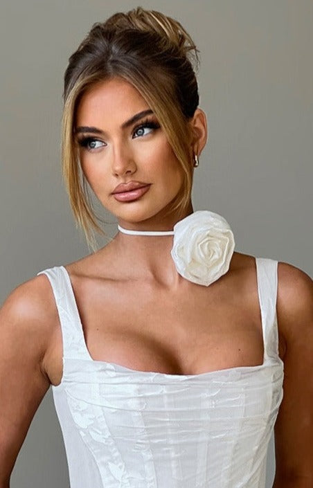 Nivara | Rose Choker